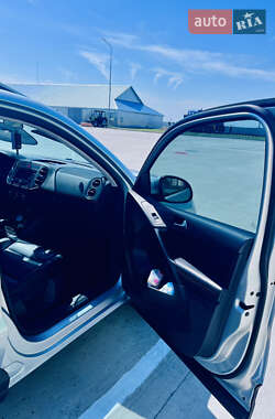 Внедорожник / Кроссовер Volkswagen Tiguan 2011 в 