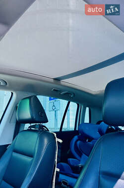 Внедорожник / Кроссовер Volkswagen Tiguan 2011 в 