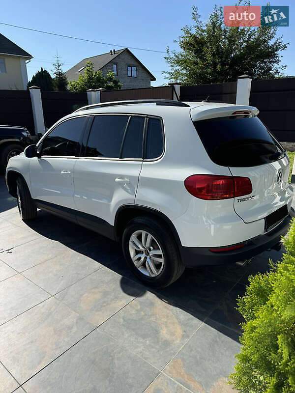 Позашляховик / Кросовер Volkswagen Tiguan 2016 в Києві