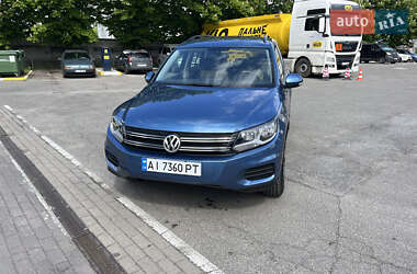 Позашляховик / Кросовер Volkswagen Tiguan 2016 в 