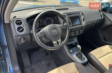 Позашляховик / Кросовер Volkswagen Tiguan 2016 в 