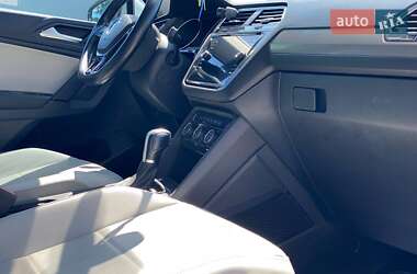 Внедорожник / Кроссовер Volkswagen Tiguan 2018 в 