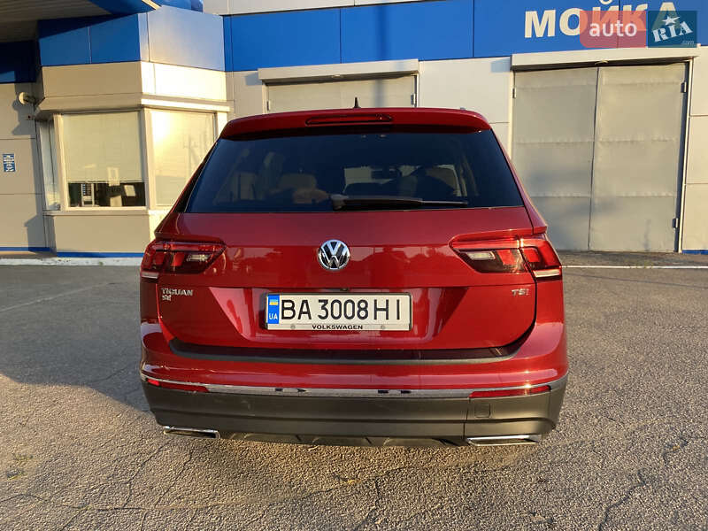 Внедорожник / Кроссовер Volkswagen Tiguan 2017 в Новоукраинке