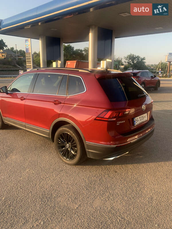 Внедорожник / Кроссовер Volkswagen Tiguan 2017 в Новоукраинке