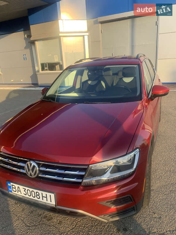 Внедорожник / Кроссовер Volkswagen Tiguan 2017 в Новоукраинке