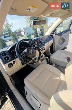 Внедорожник / Кроссовер Volkswagen Tiguan 2016 в 