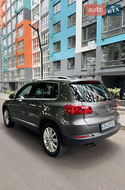 Позашляховик / Кросовер Volkswagen Tiguan 2016 в 