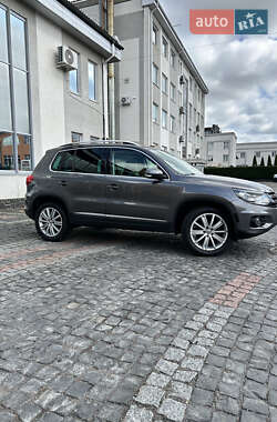 Позашляховик / Кросовер Volkswagen Tiguan 2016 в 