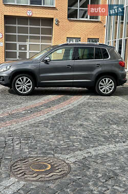 Позашляховик / Кросовер Volkswagen Tiguan 2016 в 