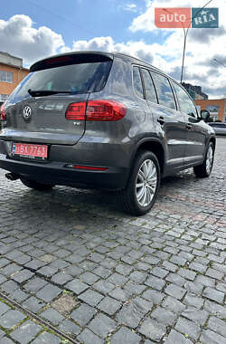 Позашляховик / Кросовер Volkswagen Tiguan 2016 в 