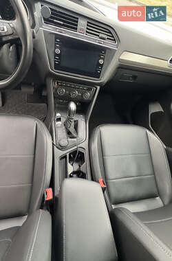 Внедорожник / Кроссовер Volkswagen Tiguan 2017 в 