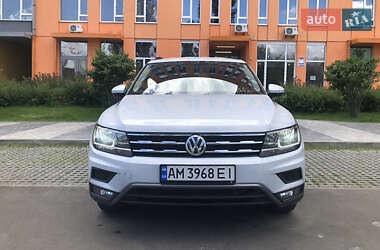 Внедорожник / Кроссовер Volkswagen Tiguan 2017 в Киеве