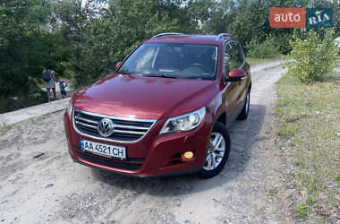 Позашляховик / Кросовер Volkswagen Tiguan 2010 в Києві