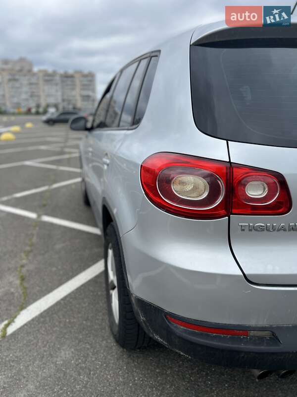 Внедорожник / Кроссовер Volkswagen Tiguan 2010 в Киеве