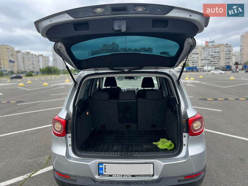 Внедорожник / Кроссовер Volkswagen Tiguan 2010 в Киеве