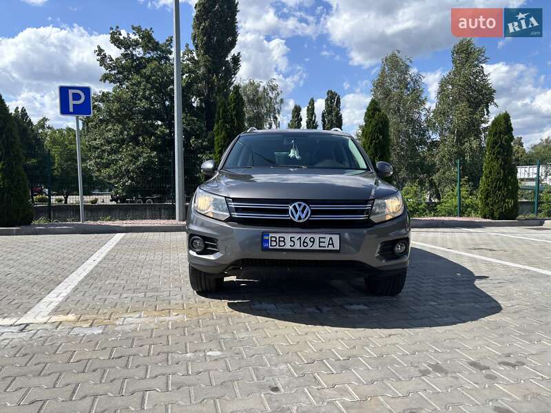 Внедорожник / Кроссовер Volkswagen Tiguan 2015 в Кременчуге