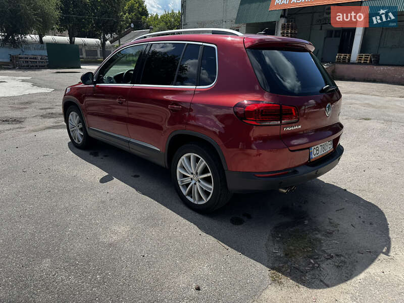 Позашляховик / Кросовер Volkswagen Tiguan 2012 в Чернігові