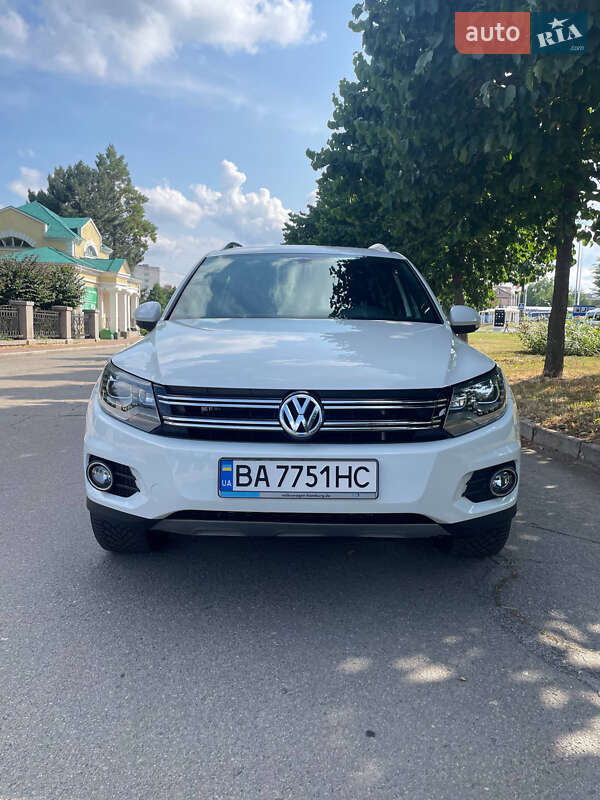 Внедорожник / Кроссовер Volkswagen Tiguan 2014 в 