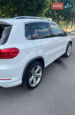 Внедорожник / Кроссовер Volkswagen Tiguan 2014 в 