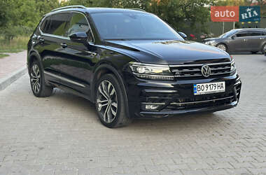 Внедорожник / Кроссовер Volkswagen Tiguan 2018 в 
