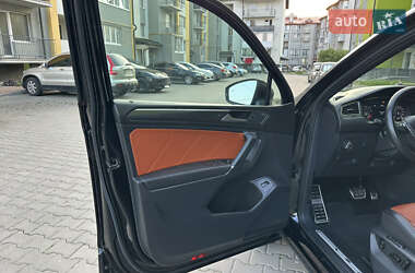 Внедорожник / Кроссовер Volkswagen Tiguan 2018 в 