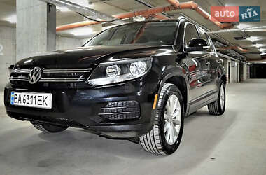 Внедорожник / Кроссовер Volkswagen Tiguan 2016 в 