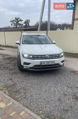 Позашляховик / Кросовер Volkswagen Tiguan 2016 в Києві