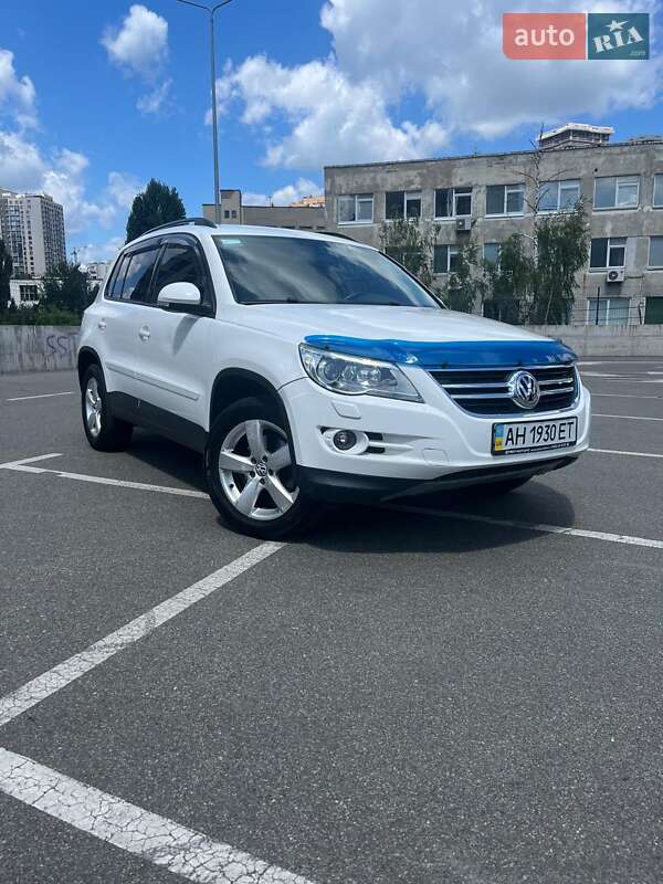 Внедорожник / Кроссовер Volkswagen Tiguan 2009 в Киеве