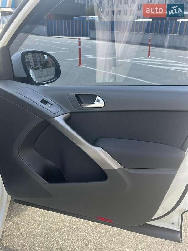 Внедорожник / Кроссовер Volkswagen Tiguan 2009 в Киеве