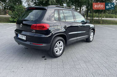 Внедорожник / Кроссовер Volkswagen Tiguan 2015 в 