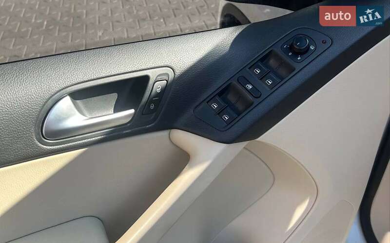 Внедорожник / Кроссовер Volkswagen Tiguan 2016 в Черновцах