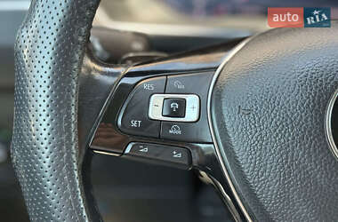 Внедорожник / Кроссовер Volkswagen Tiguan 2017 в 