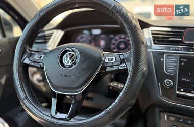 Внедорожник / Кроссовер Volkswagen Tiguan 2017 в 