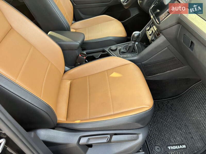 Внедорожник / Кроссовер Volkswagen Tiguan 2019 в Хмельницком