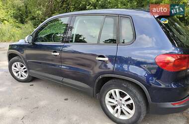 Позашляховик / Кросовер Volkswagen Tiguan 2013 в 