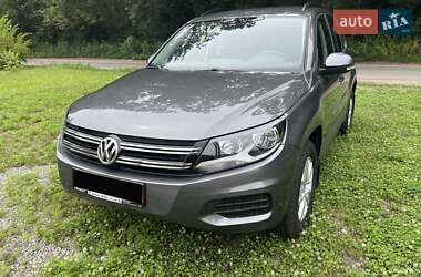 Внедорожник / Кроссовер Volkswagen Tiguan 2016 в 