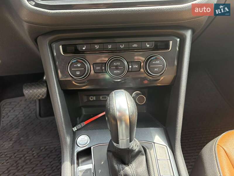 Внедорожник / Кроссовер Volkswagen Tiguan 2017 в Черновцах