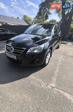 Позашляховик / Кросовер Volkswagen Tiguan 2010 в Києві