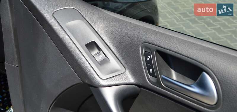 Позашляховик / Кросовер Volkswagen Tiguan 2016 в Одесі