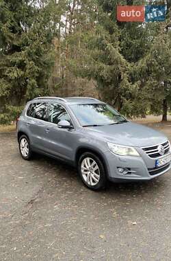 Внедорожник / Кроссовер Volkswagen Tiguan 2009 в Жовтанцах