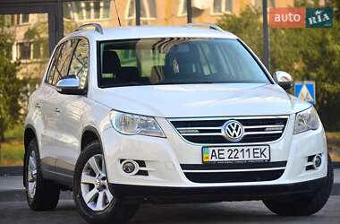 Внедорожник / Кроссовер Volkswagen Tiguan 2010 в Днепре
