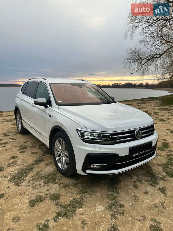 Внедорожник / Кроссовер Volkswagen Tiguan 2019 в Староконстантинове