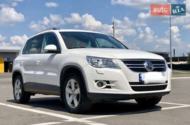 Внедорожник / Кроссовер Volkswagen Tiguan 2010 в Харькове