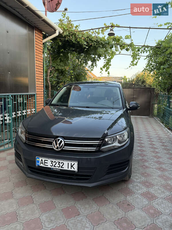 Внедорожник / Кроссовер Volkswagen Tiguan 2015 в 