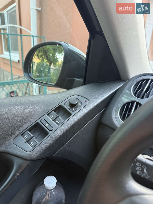 Внедорожник / Кроссовер Volkswagen Tiguan 2015 в Кривом Роге