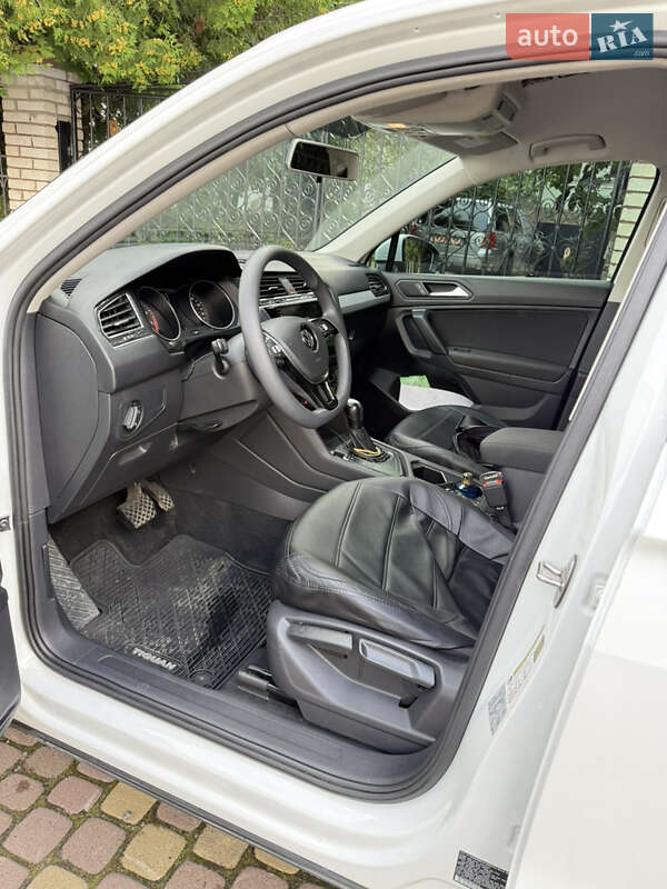 Внедорожник / Кроссовер Volkswagen Tiguan 2019 в Львове