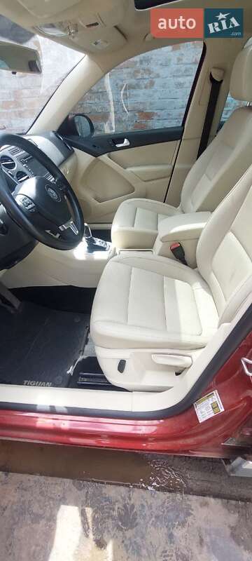 Внедорожник / Кроссовер Volkswagen Tiguan 2015 в Кривом Роге