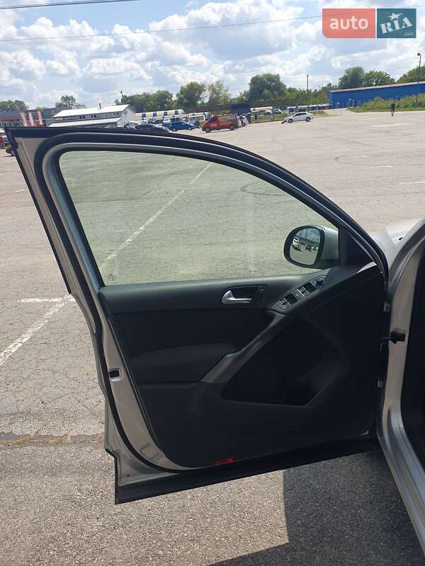 Внедорожник / Кроссовер Volkswagen Tiguan 2009 в Харькове