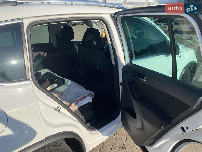Внедорожник / Кроссовер Volkswagen Tiguan 2009 в Житомире