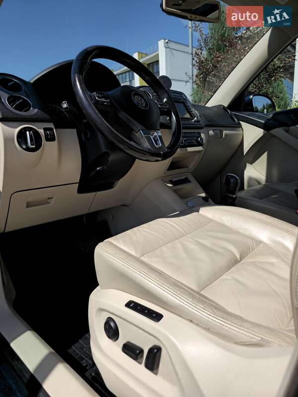 Внедорожник / Кроссовер Volkswagen Tiguan 2011 в Бродах